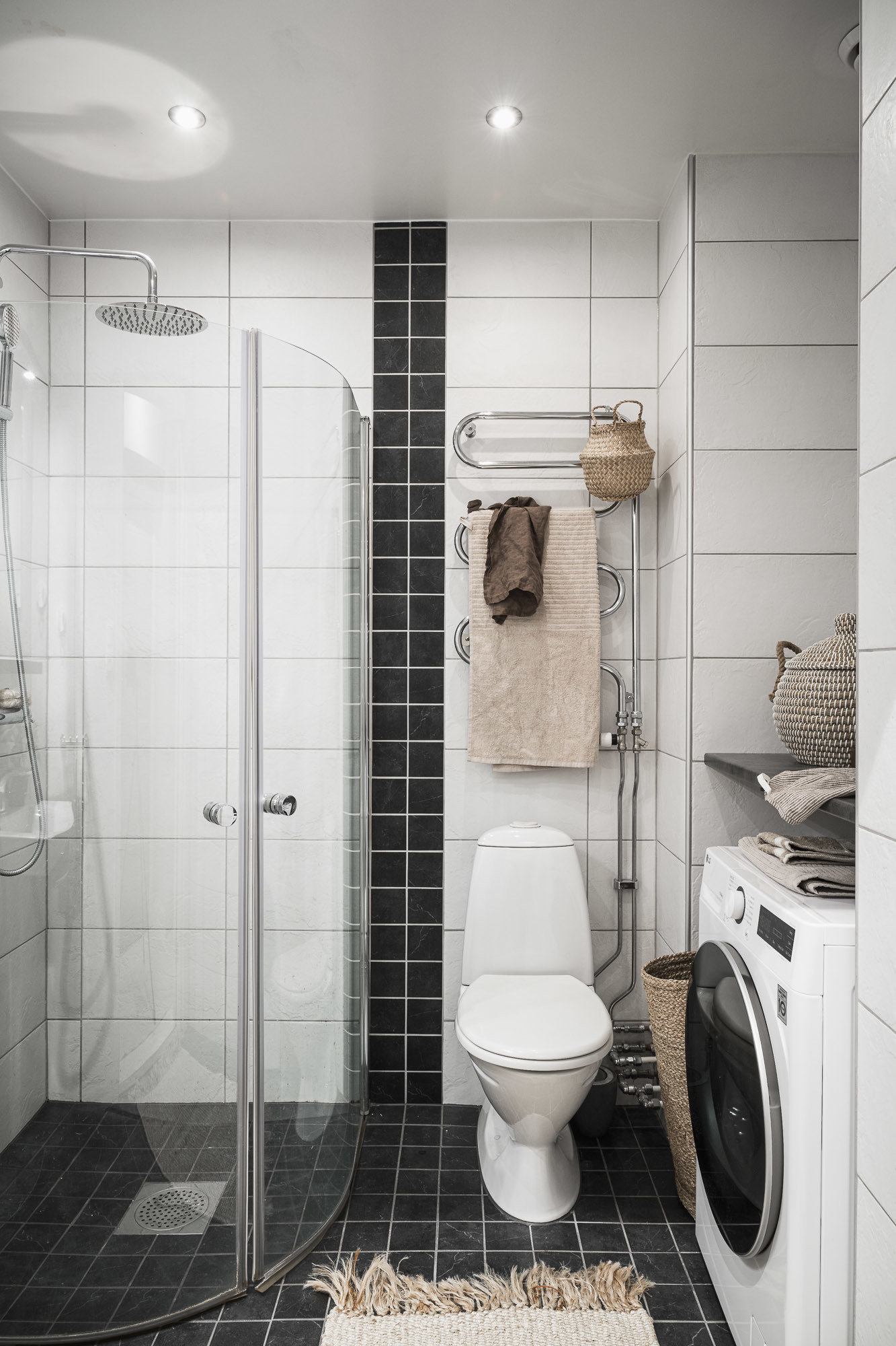 salle de bain blanche et noire