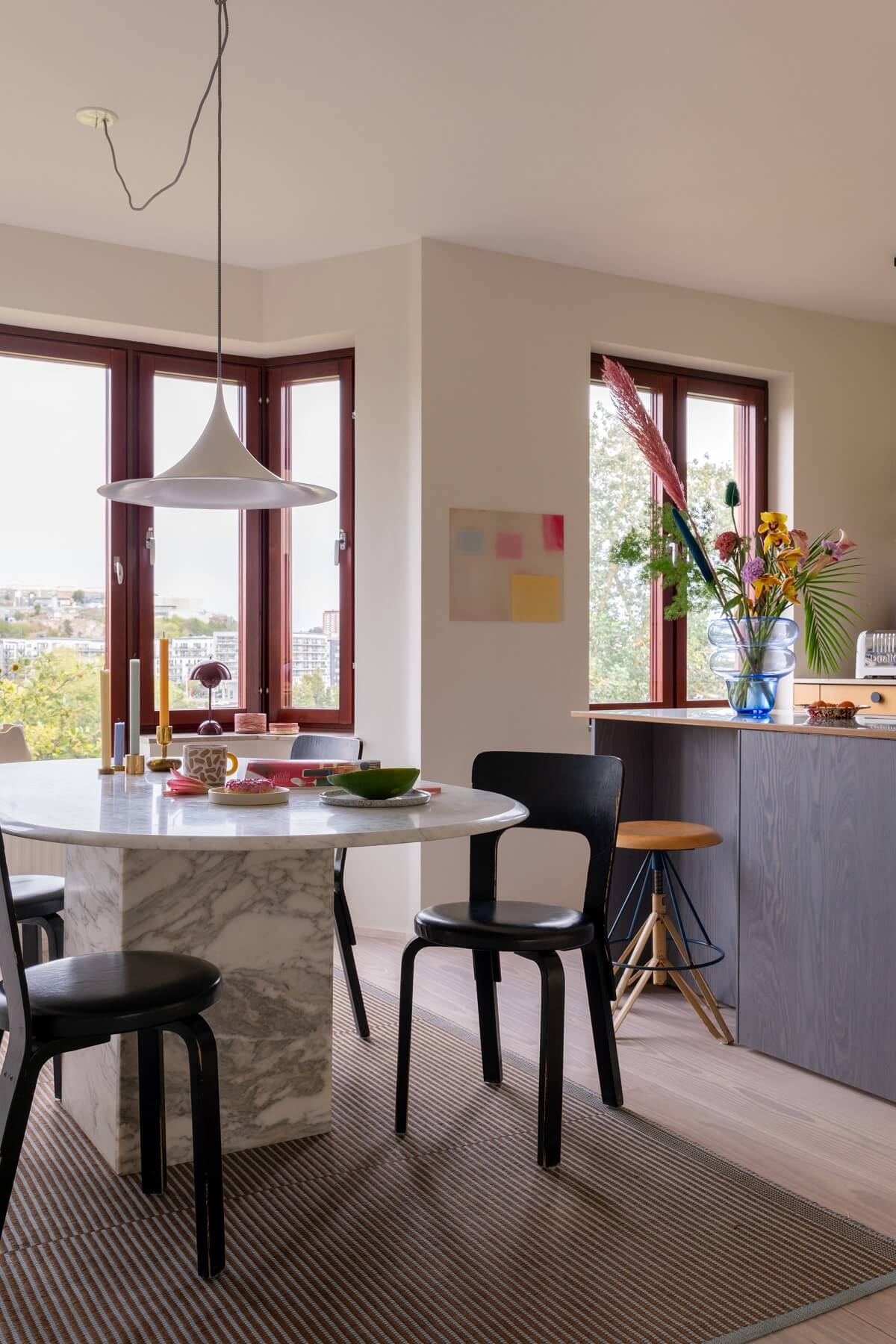 cuisine et salle à manger appartement de 87m2 à la décoration colorée