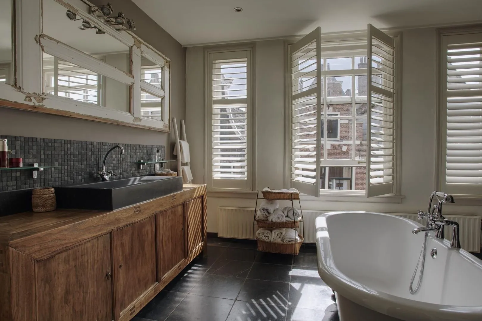 salle de bain rétro maison de ville Amsterdam salle de bain rétro maison de ville Amsterdam
