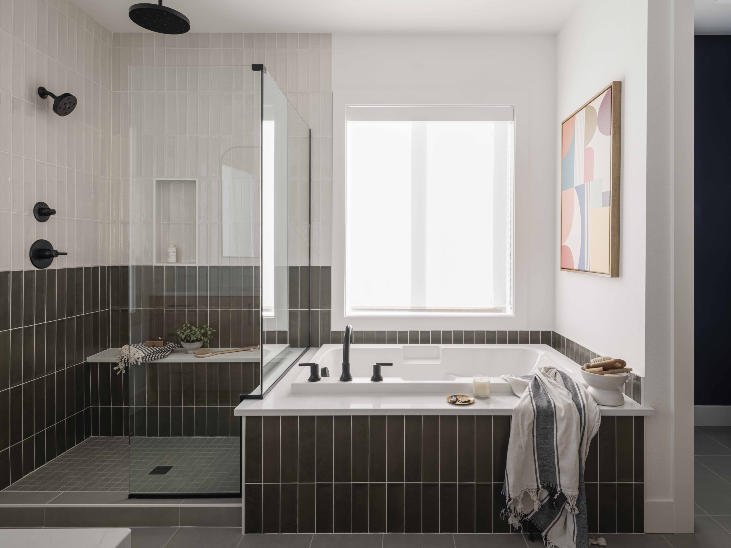 salle de bain style mid-century scandinave par Bobby Berk salle de bain style mid-century scandinave par Bobby Berk