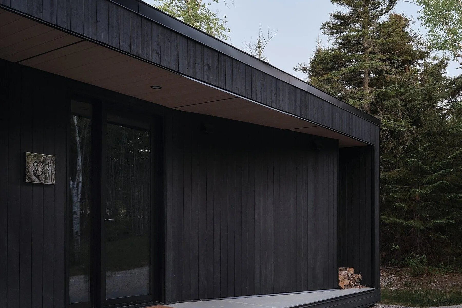 maison contemporaine en bois noir maison contemporaine en bois noir