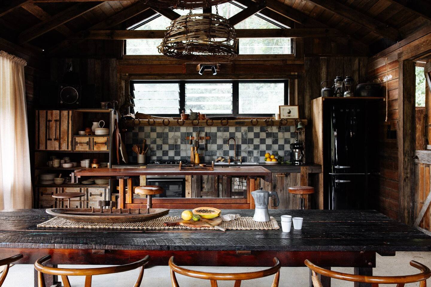 salle à manger et cuisine maison rustique chic Hillview Stables Australie