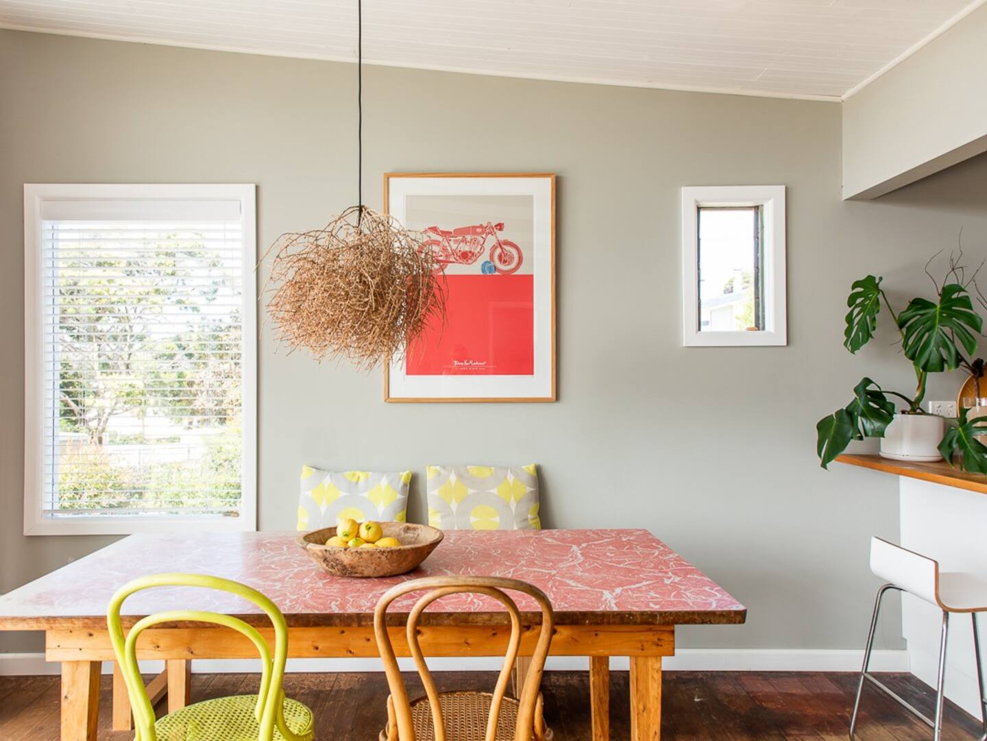 salle à manger décoration contemporaine et vintage Drift Beach Shack Tasmanie