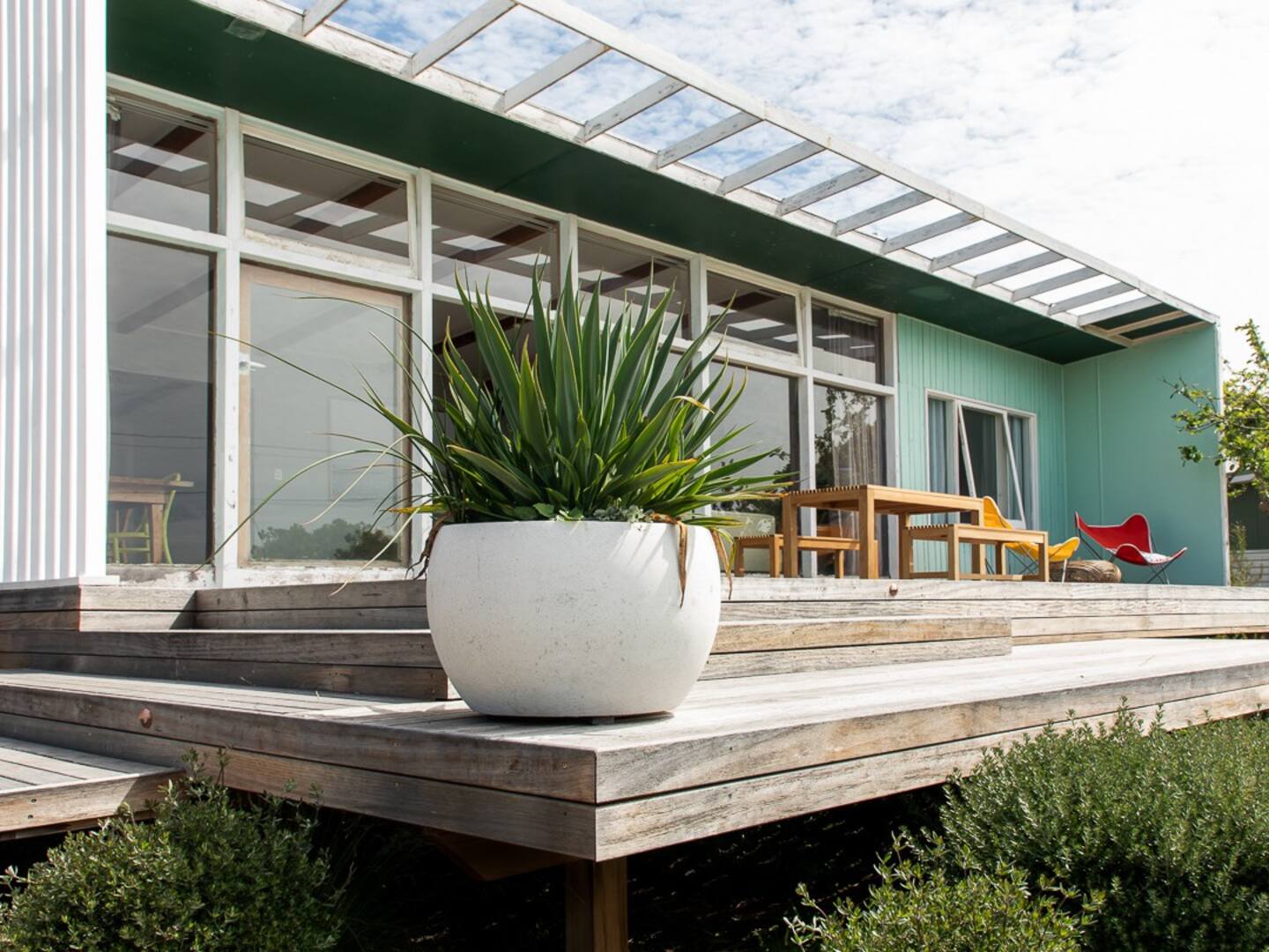 terrasse maison bleue pour les surfeurs Drift Beach Shack Tasmanie