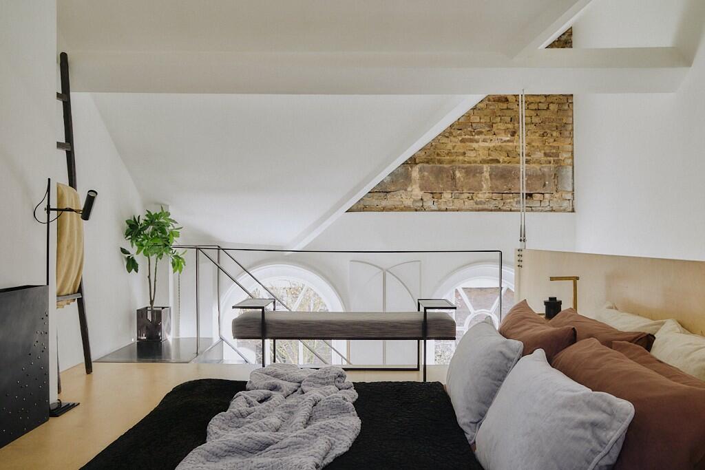 chambre sur mezzanine maison de ville Londres dans ancienne chapelle 19e siècle
