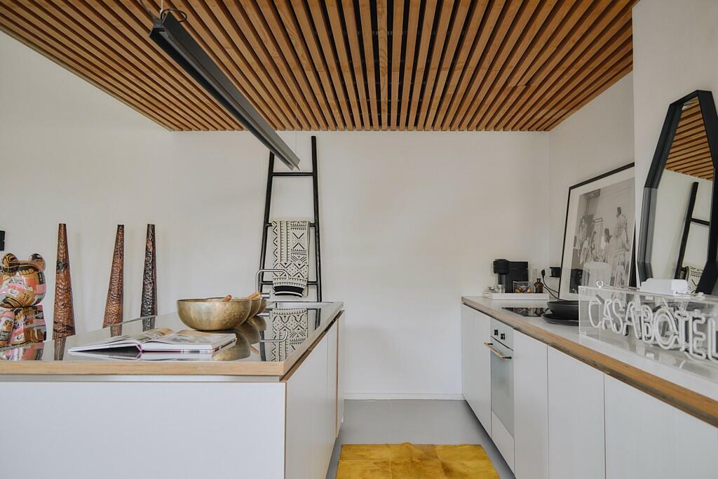 cuisine sous mezzanine maison de ville Londres dans ancienne chapelle 19e siècle