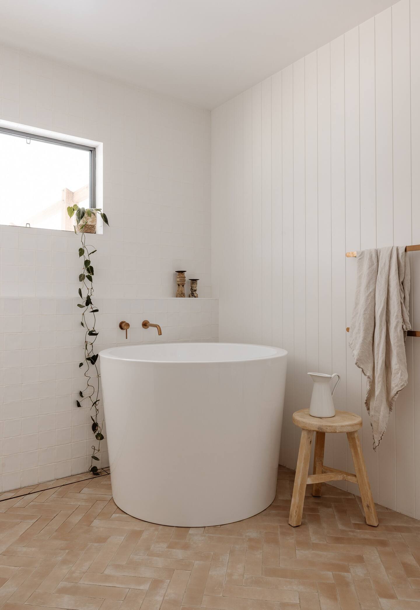 salle de bain avec baignoire îlot haute façon bain japonais Wallaringa Farm Australie salle de bain avec baignoire îlot haute façon bain japonais Wallaringa Farm Australie