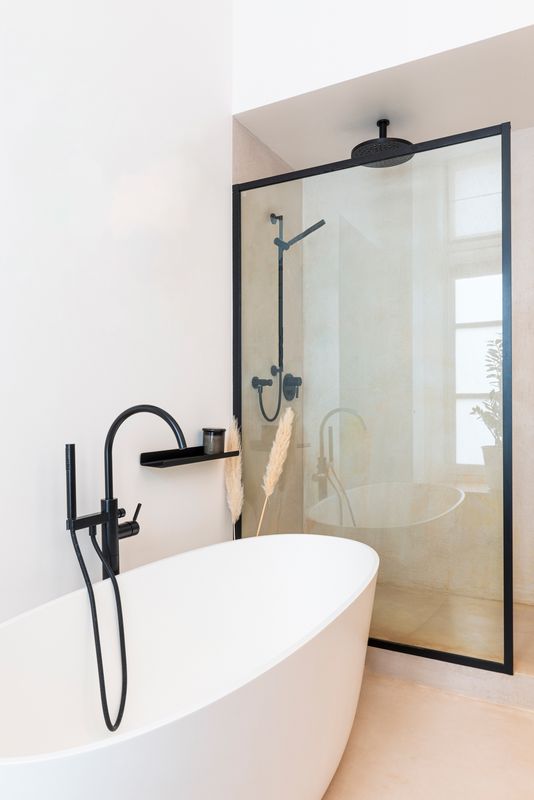 salle de bain design appartement rénové Photo : © Pierre Emmanuel Faivre salle de bain design appartement rénové Photo : © Pierre Emmanuel Faivre