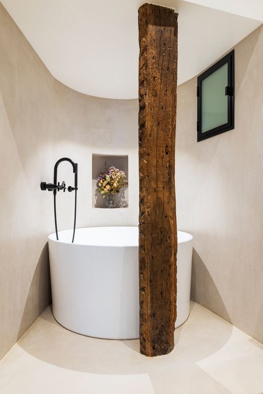 salle de bain design appartement rénové Photo : © Pierre Emmanuel Faivre salle de bain design appartement rénové Photo : © Pierre Emmanuel Faivre
