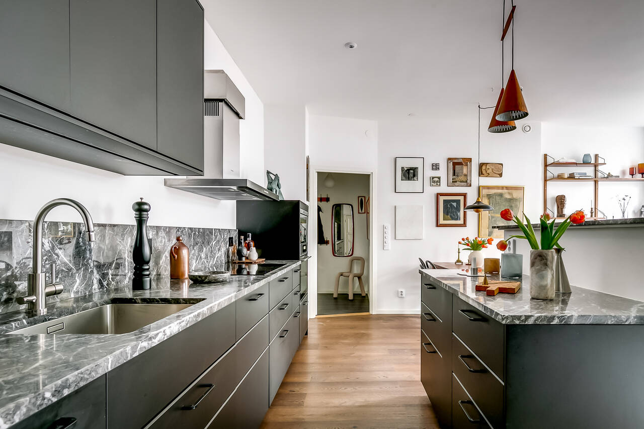 cuisine ouverte noire appartement 100m2 en duplex cuisine ouverte noire appartement 100m2 en duplex