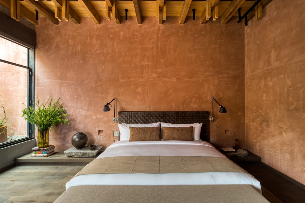 chambre mur terracotta maison Mexique