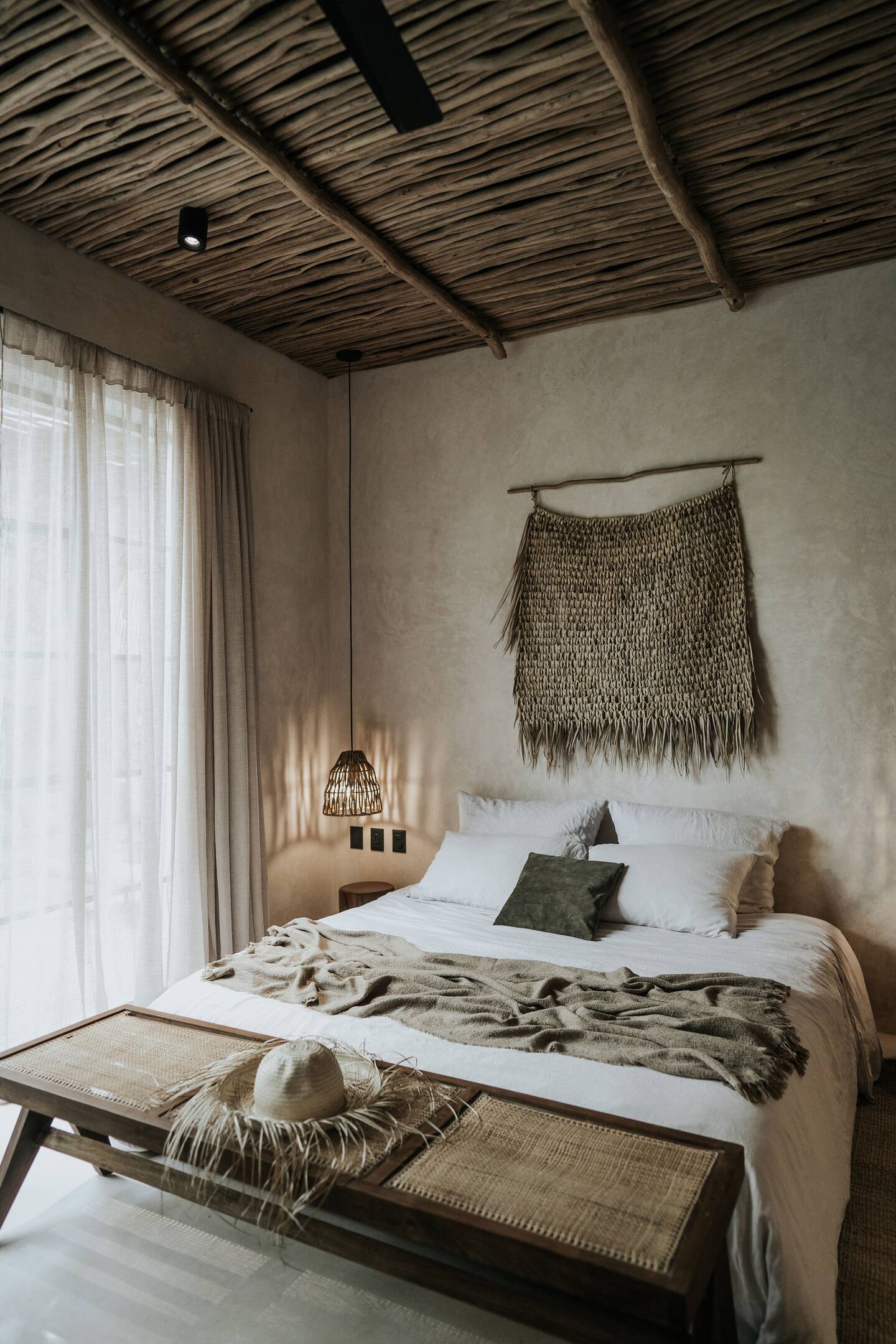 espace chambre appartement décoration naturelle avec jardin et piscine à Tulum
