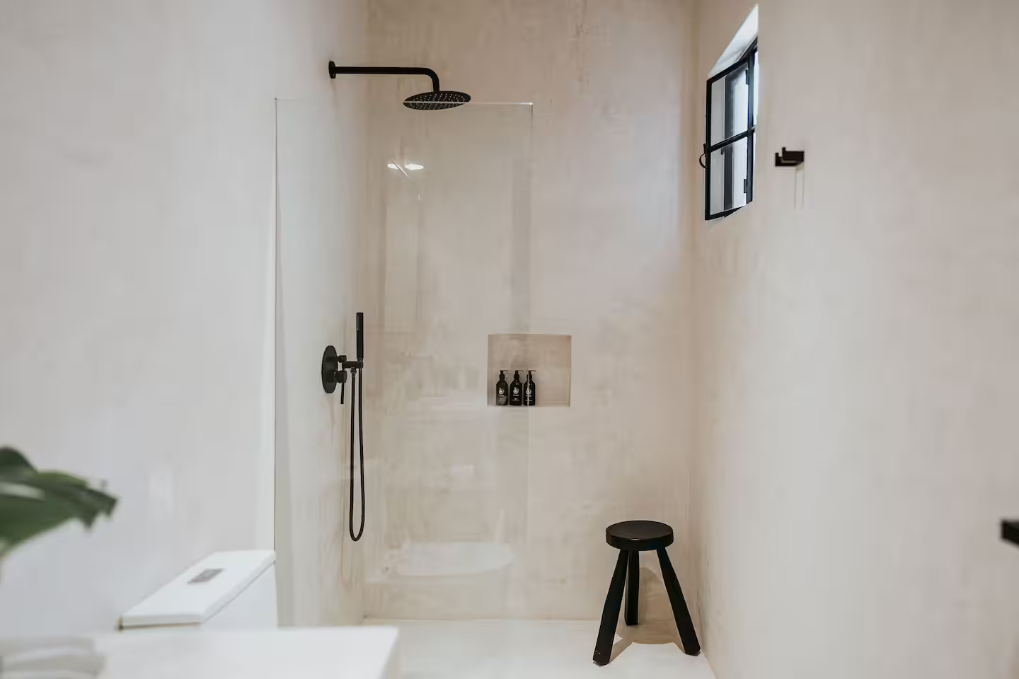 salle de bain minimaliste beige