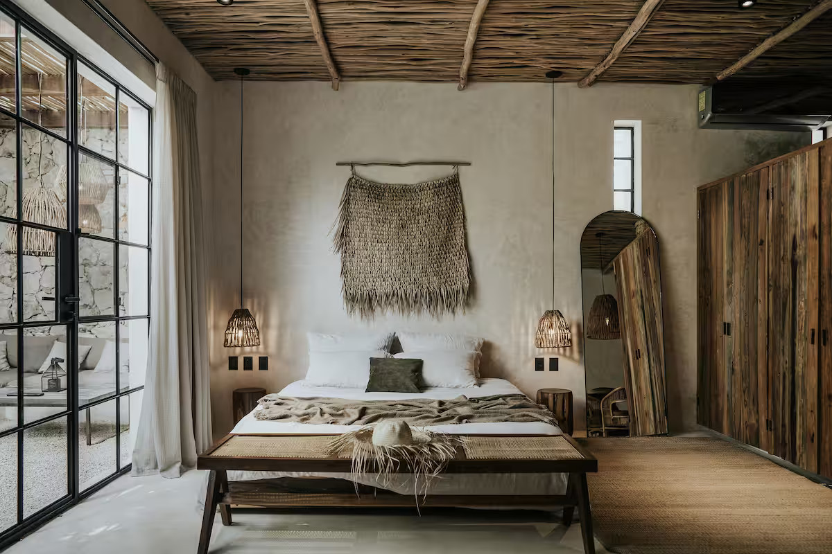 espace chambre appartement décoration naturelle avec jardin et piscine à Tulum
