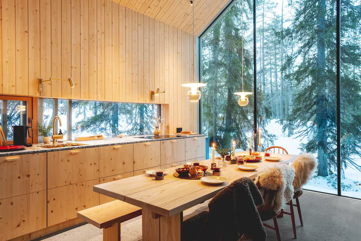 cuisine avec pignon vitré maison en bois Finlande Housu House