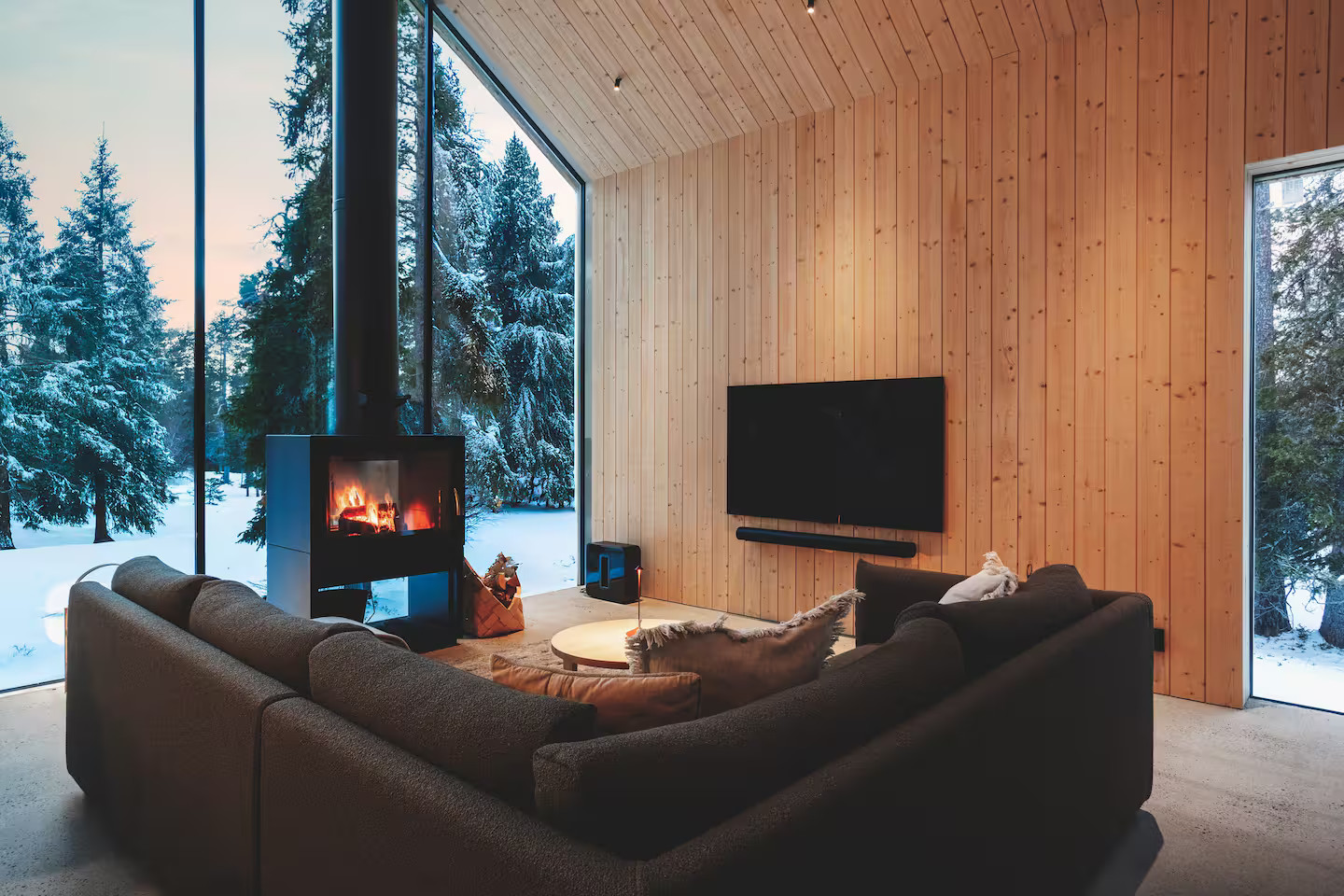 salon maison en bois Finlande avec pignon vitré Housu House