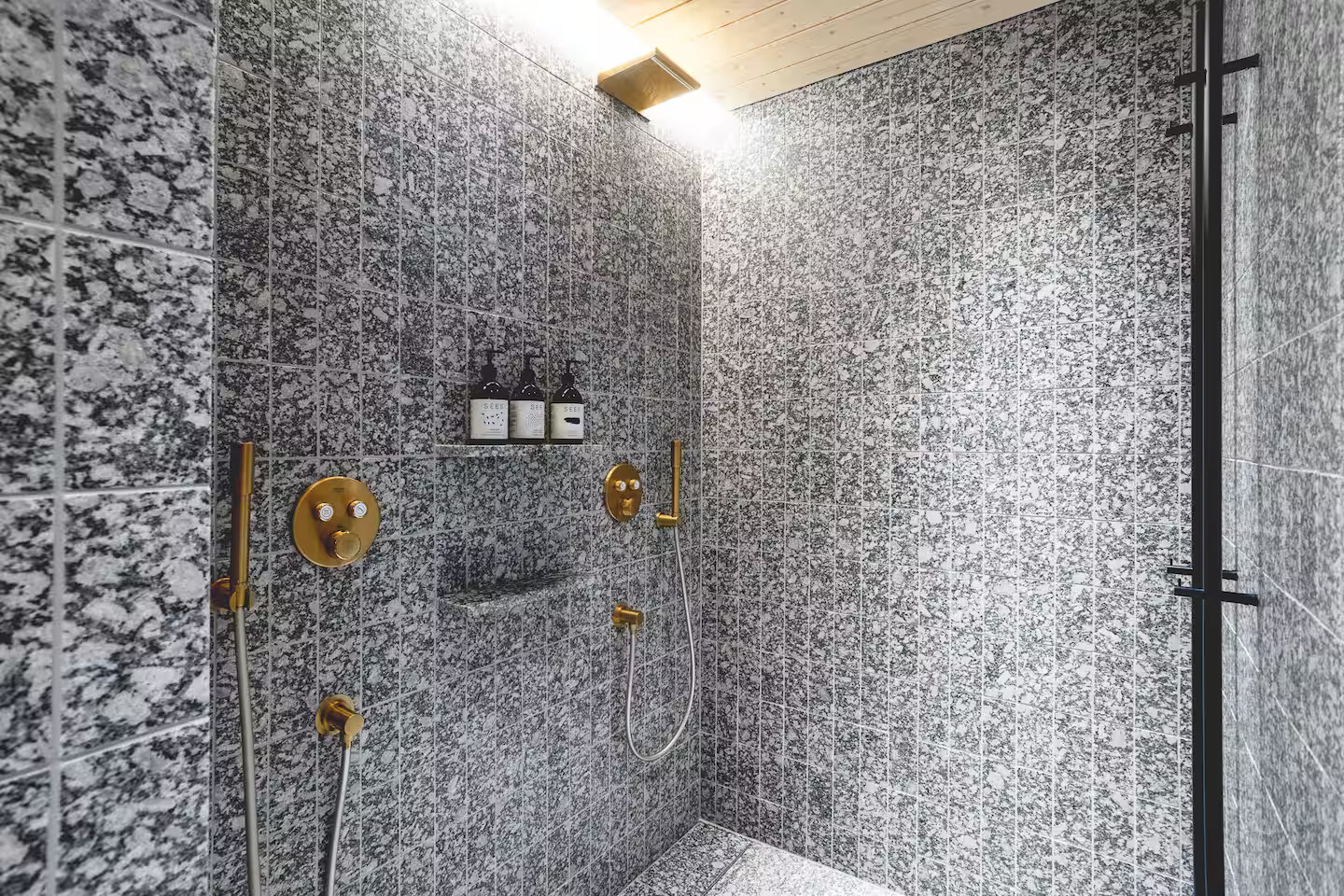 salle de bain carrelage gris Housu House
