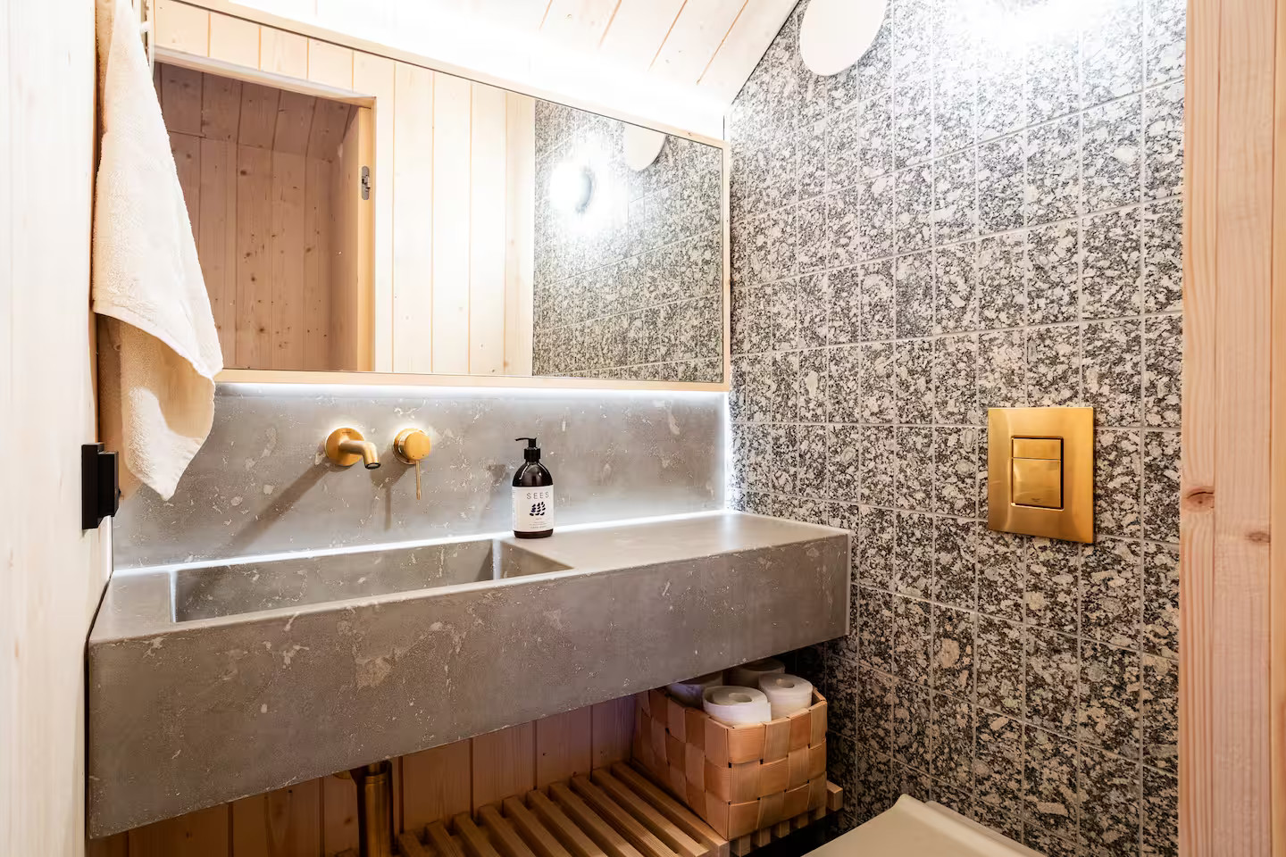 salle de bain carrelage gris Housu House