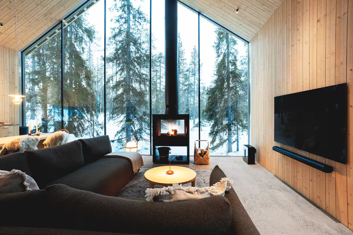 salon maison en bois Finlande avec pignon vitré Housu House