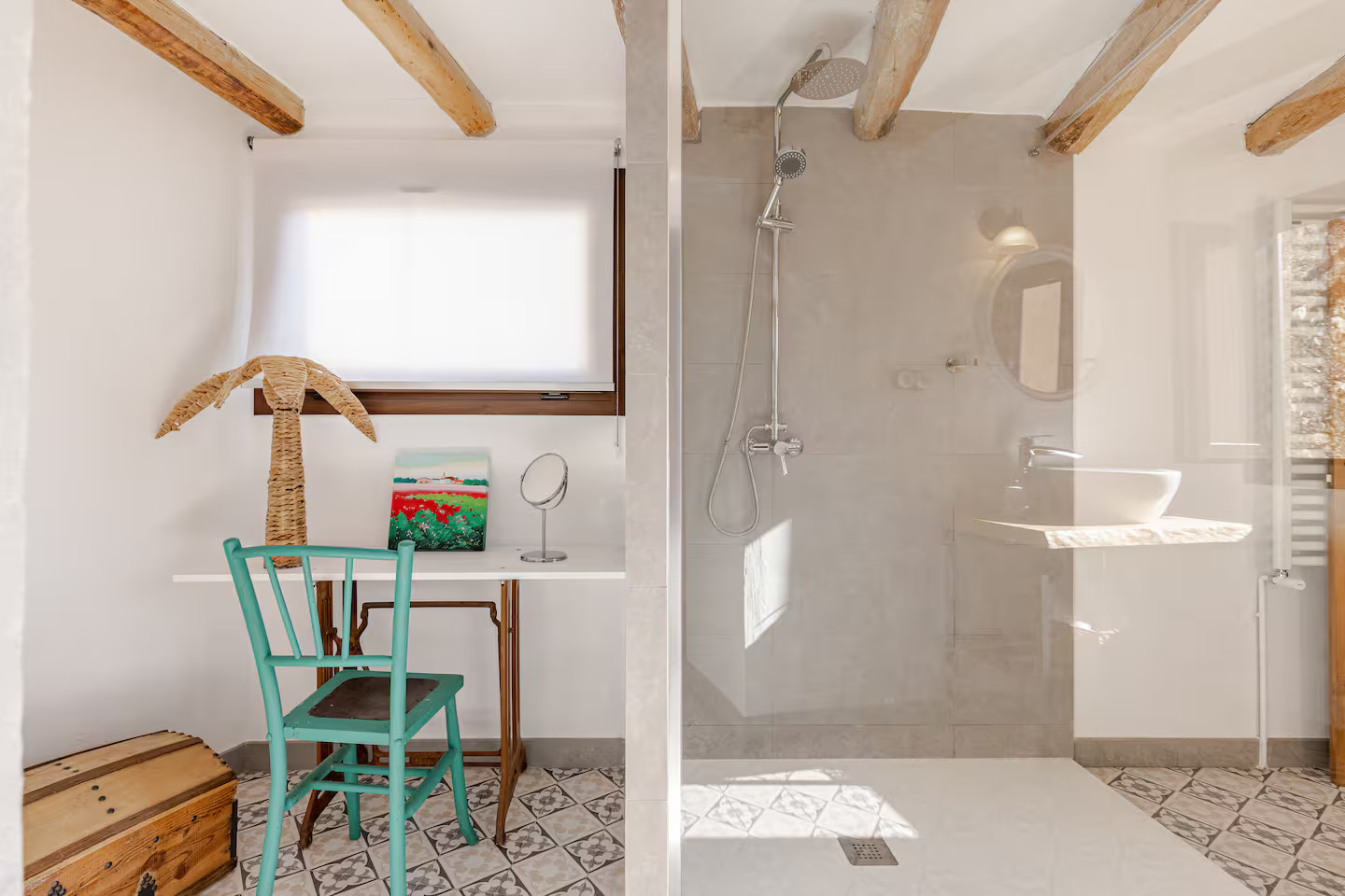 salle de bain et espace bureau avec poutres salle de bain et espace bureau avec poutres