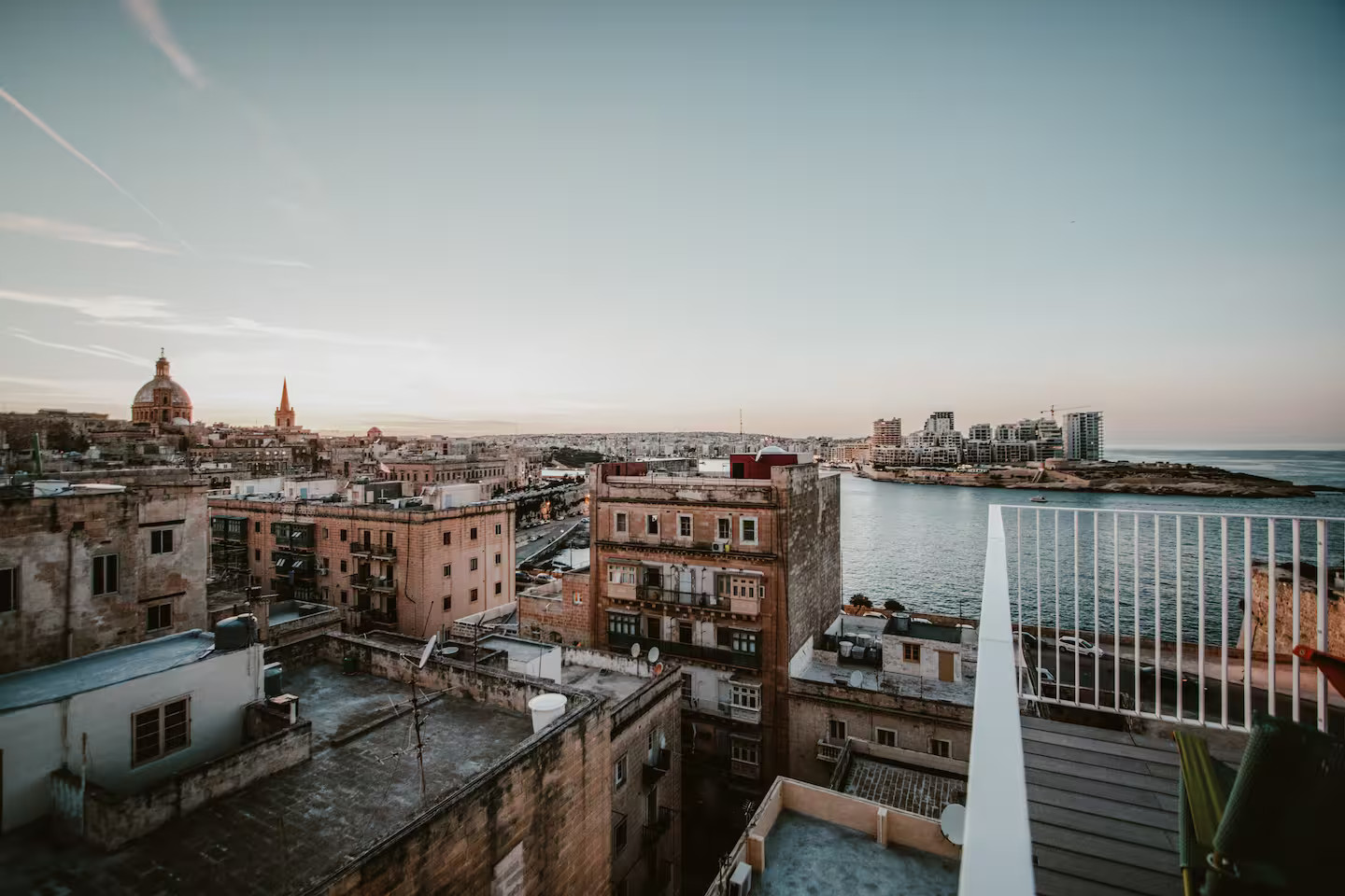 vue la Valette depuis terrasse partagée studio 30m2 à Malte