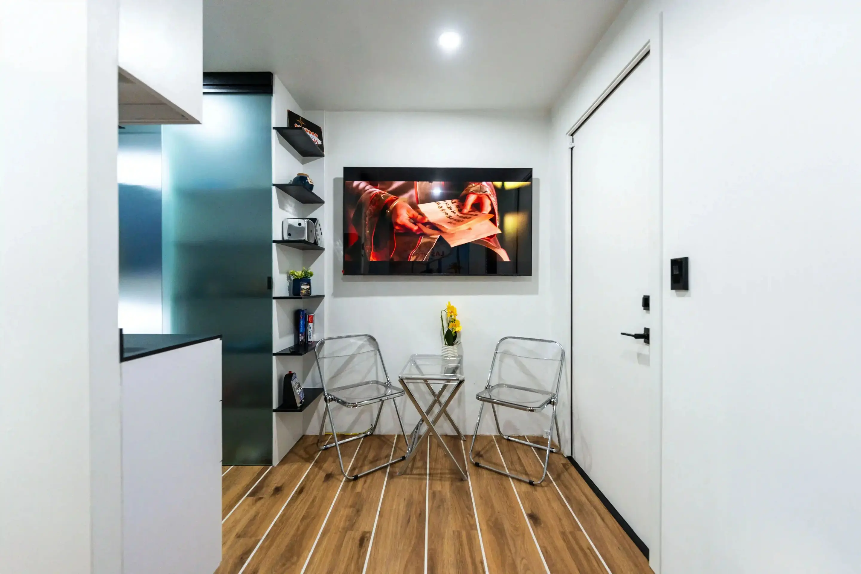 espace repas mini maison Boxabl 11m2 espace repas mini maison Boxabl 11m2
