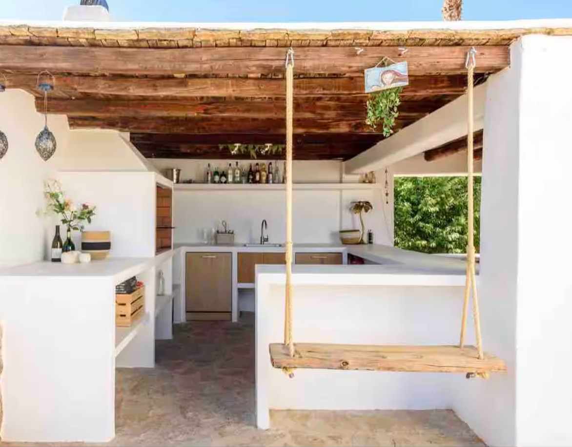 cuisine d'été et terrasse couverte maison Ibiza