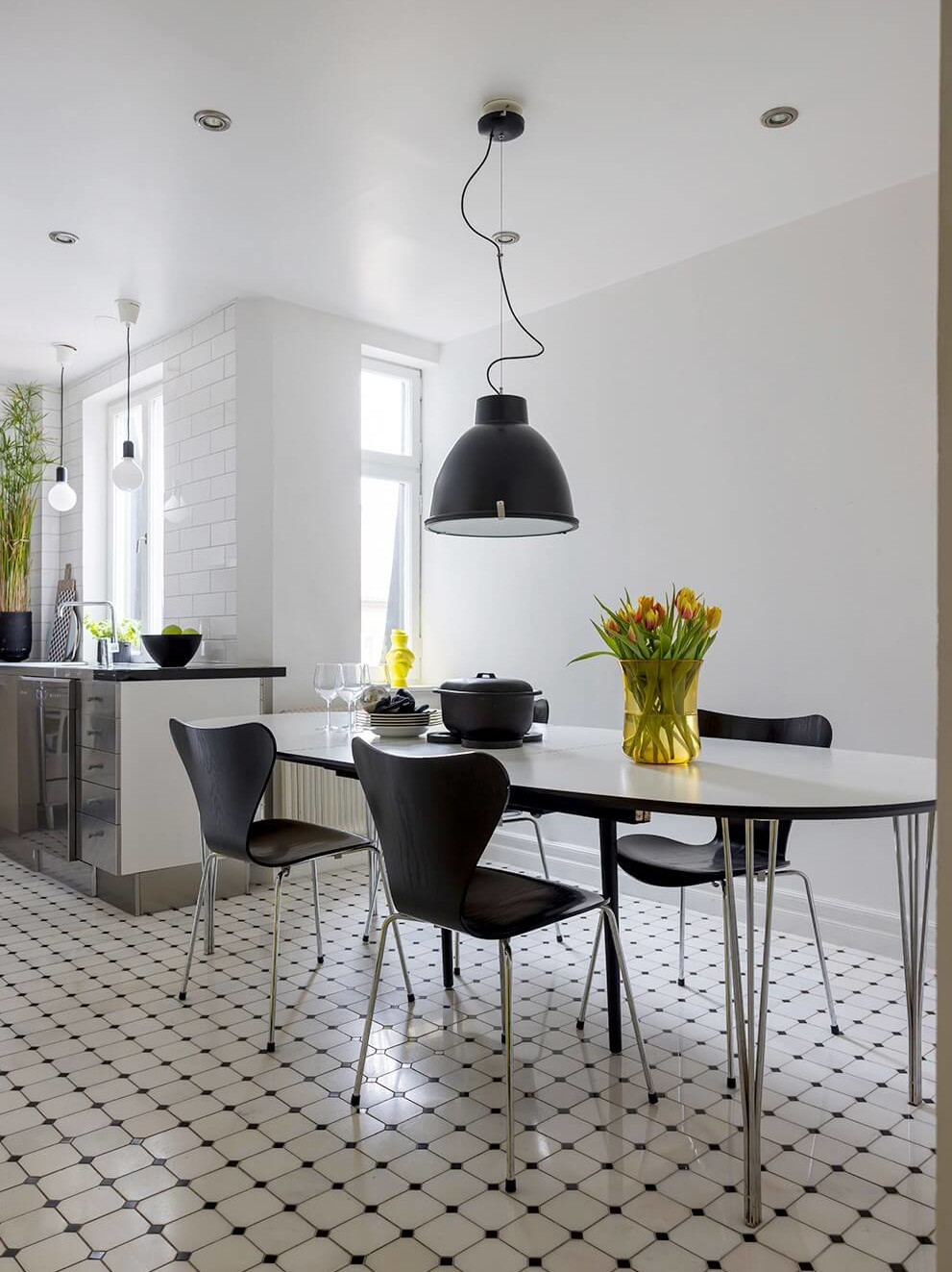 cuisine sol à cabochons noirs décoration scandinave