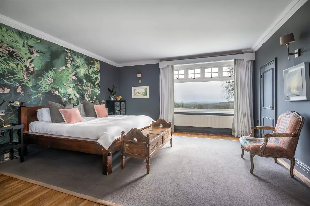 chambre avec papier-peint panoramique décoration contemporaine colorée