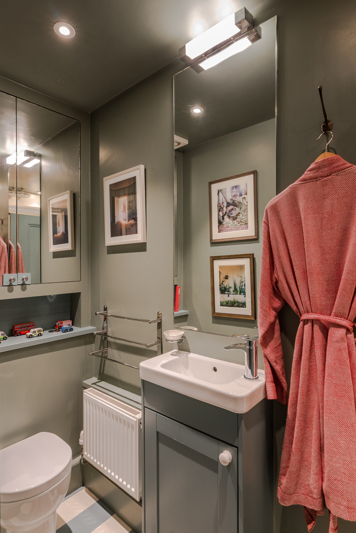 salle de bain décoration vintage et colorée