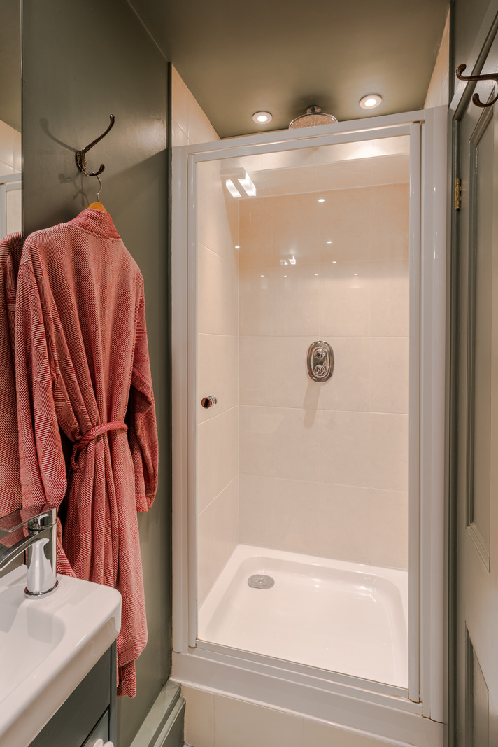 salle de bain décoration vintage et colorée