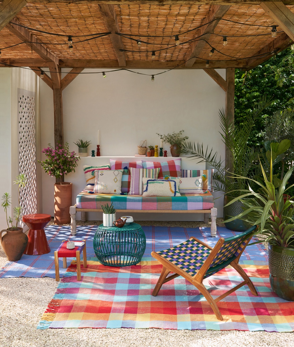 terrasse avec pergola décoration colorée