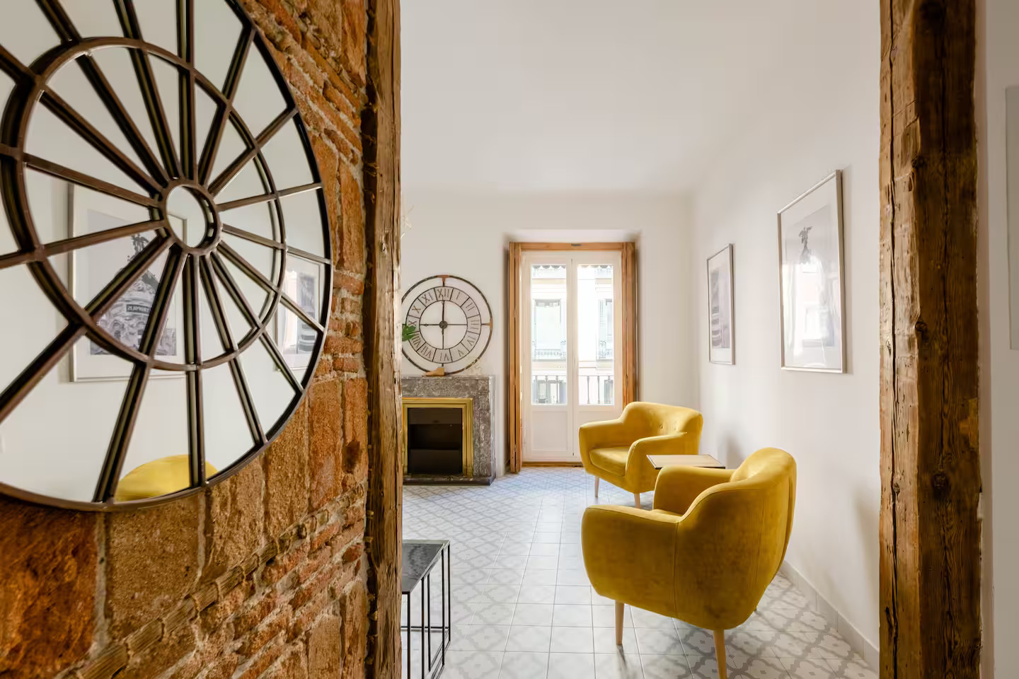 entrée mur de briques appartement Madrid