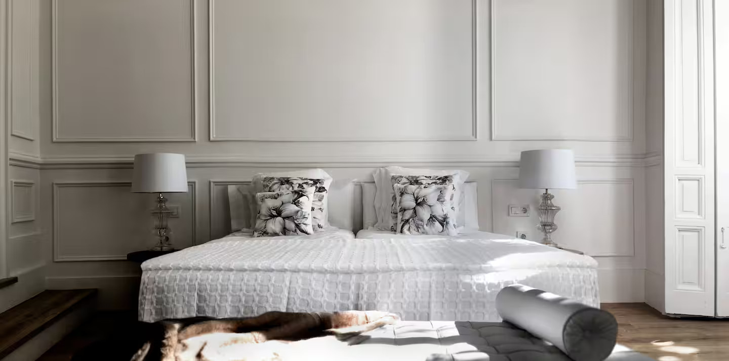 salon et chambre studio classique en noir et blanc décoration design salon et chambre studio classique en noir et blanc décoration design