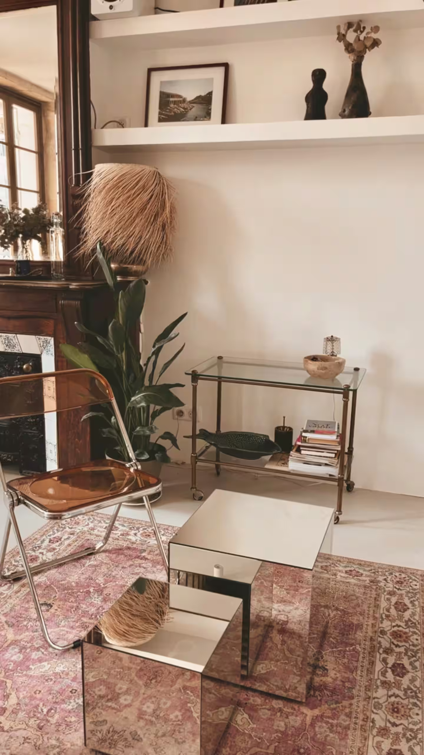 salon avec cheminée appartement Marseille