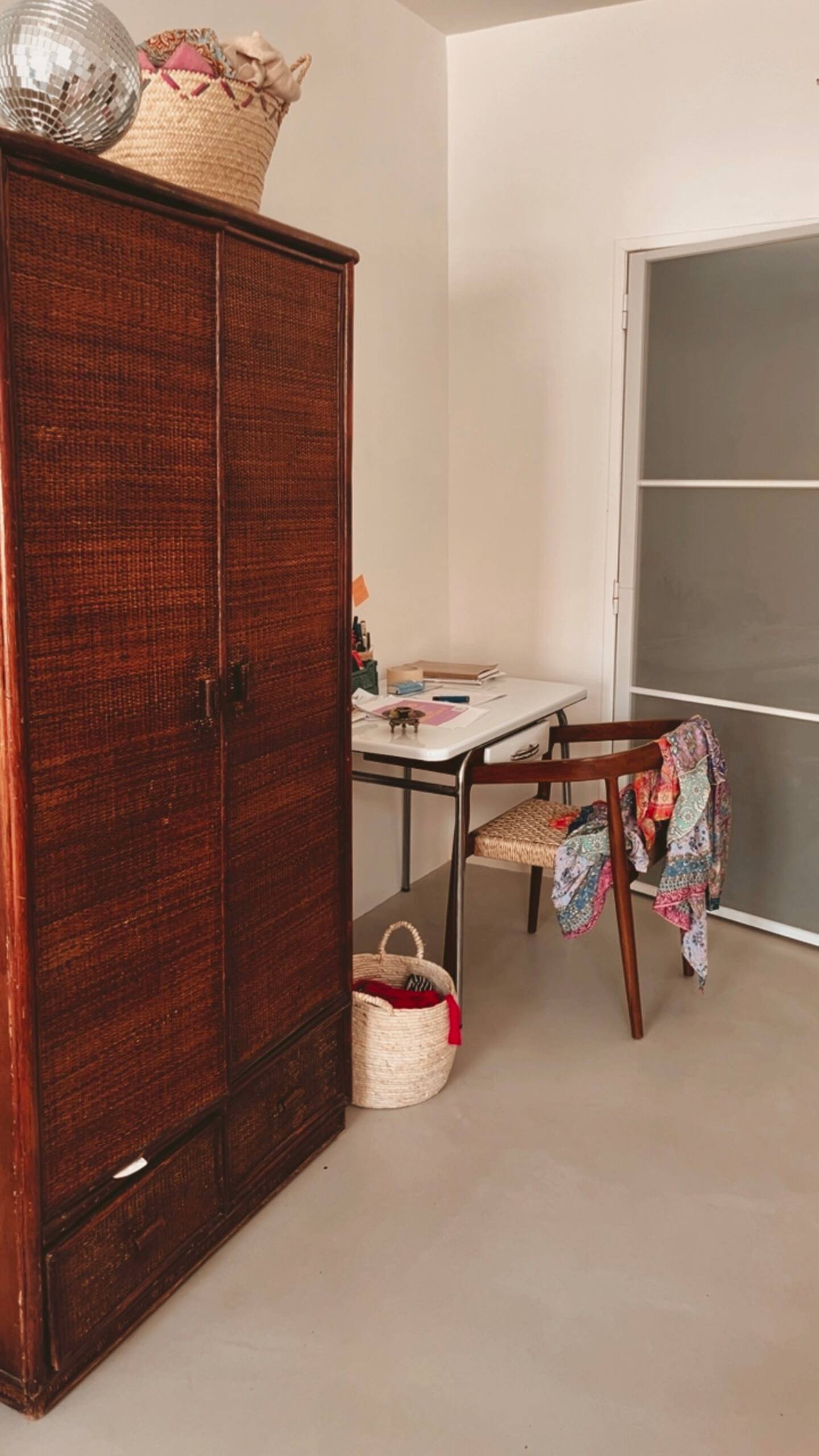 espace bureau vintage dans chambre