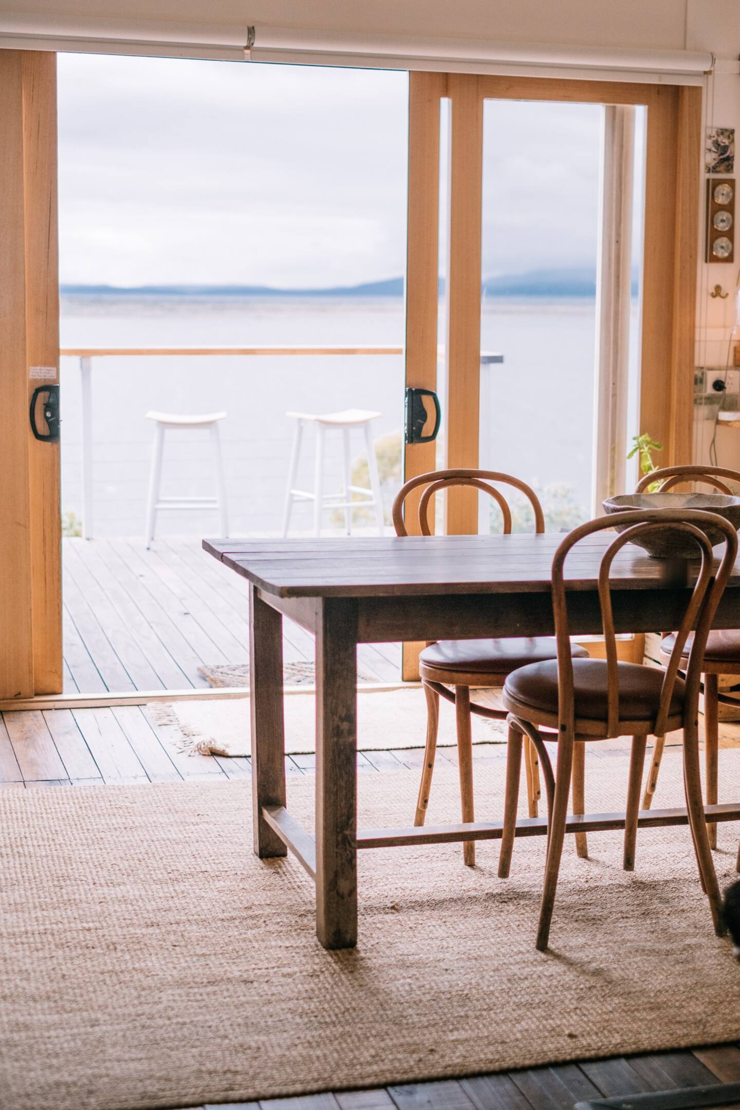 cuisine dînatoire en bois néo rustique Coldwater Cabin cuisine dînatoire en bois néo rustique Coldwater Cabin