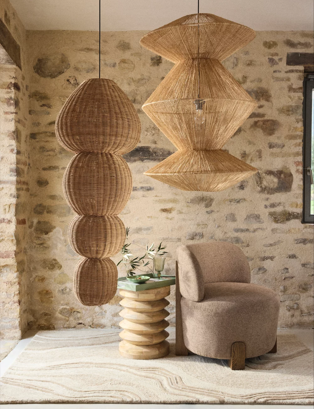 salon murs pierres catalogue Maisons du Monde 2025