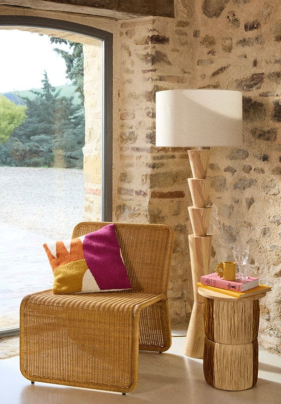 salon murs pierres catalogue Maisons du Monde 2025