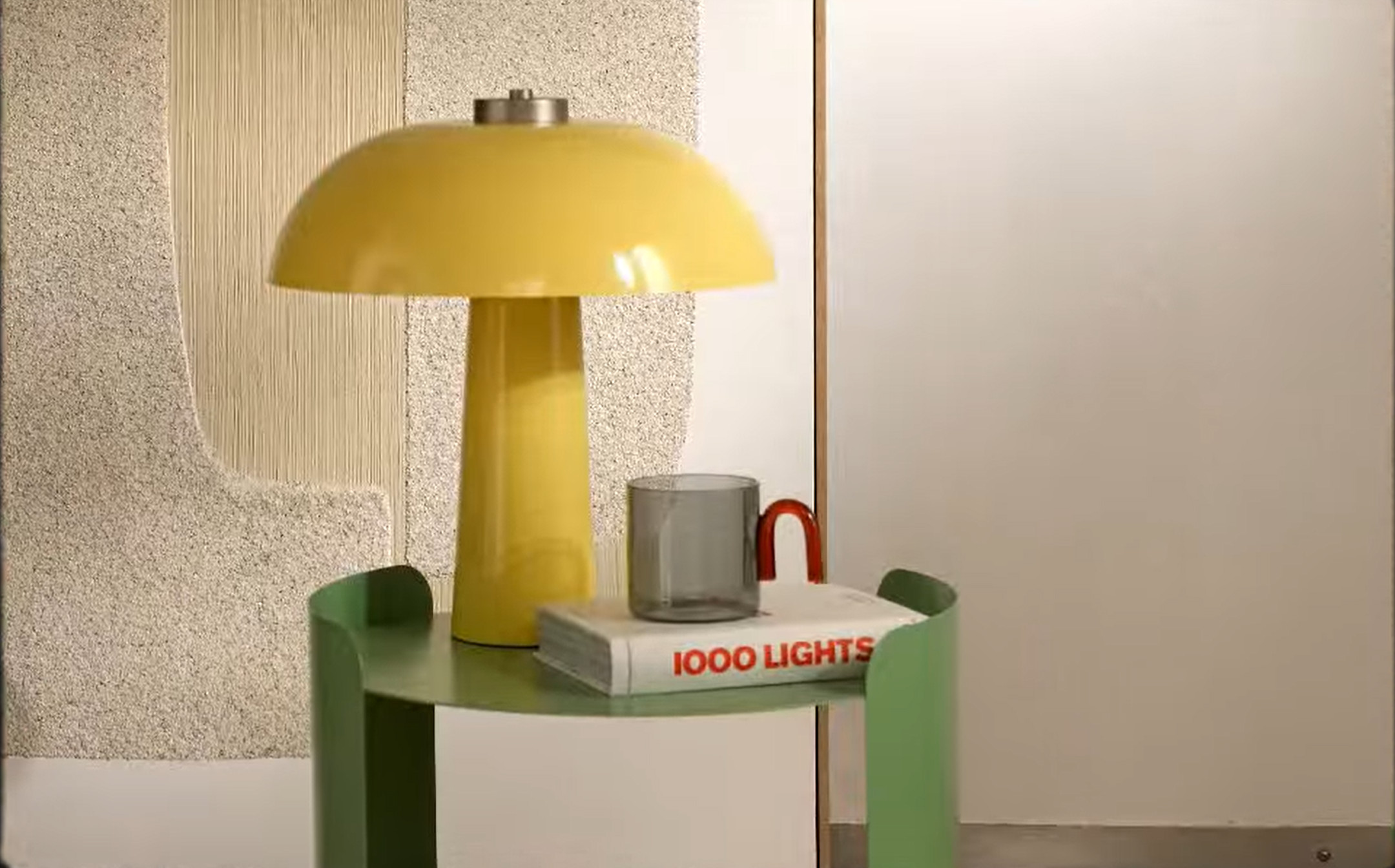 lampe jaune Catalogue Maisons du Monde 2025 lampe jaune Catalogue Maisons du Monde 2025