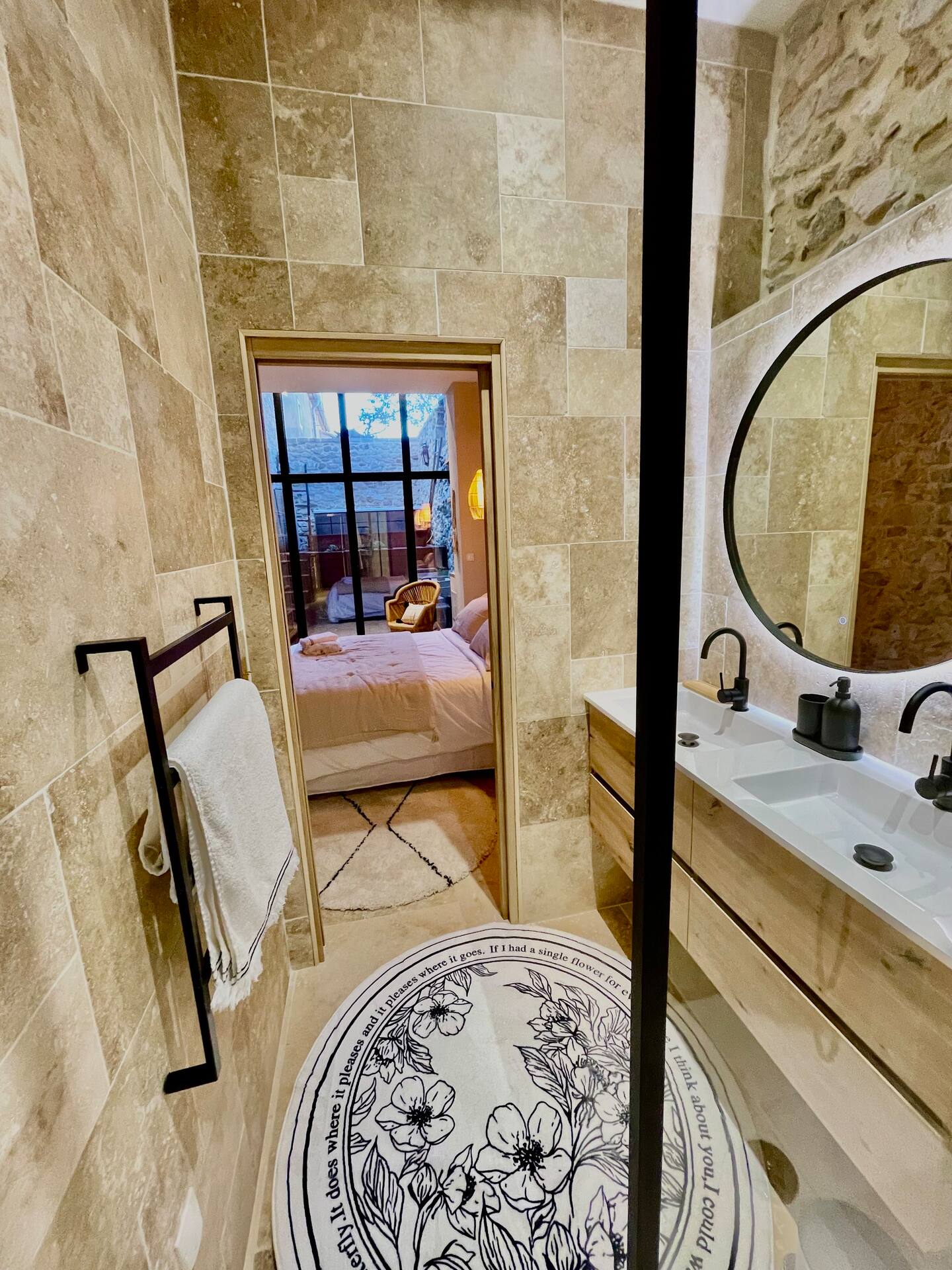 salle de bain et chambre Mas Revive Grabels salle de bain et chambre Mas Revive Grabels