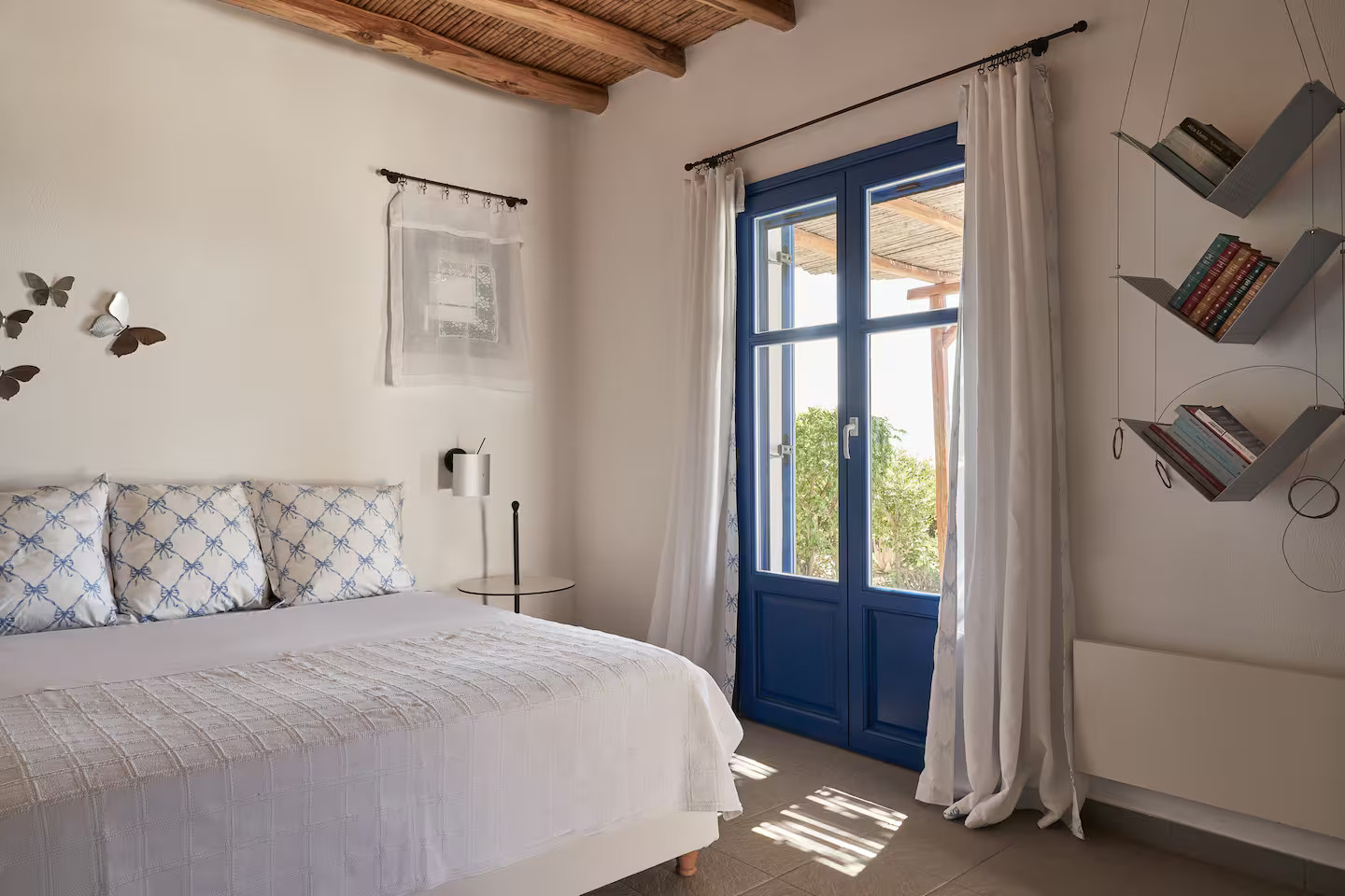 chambre avec poutres villa Agnanti