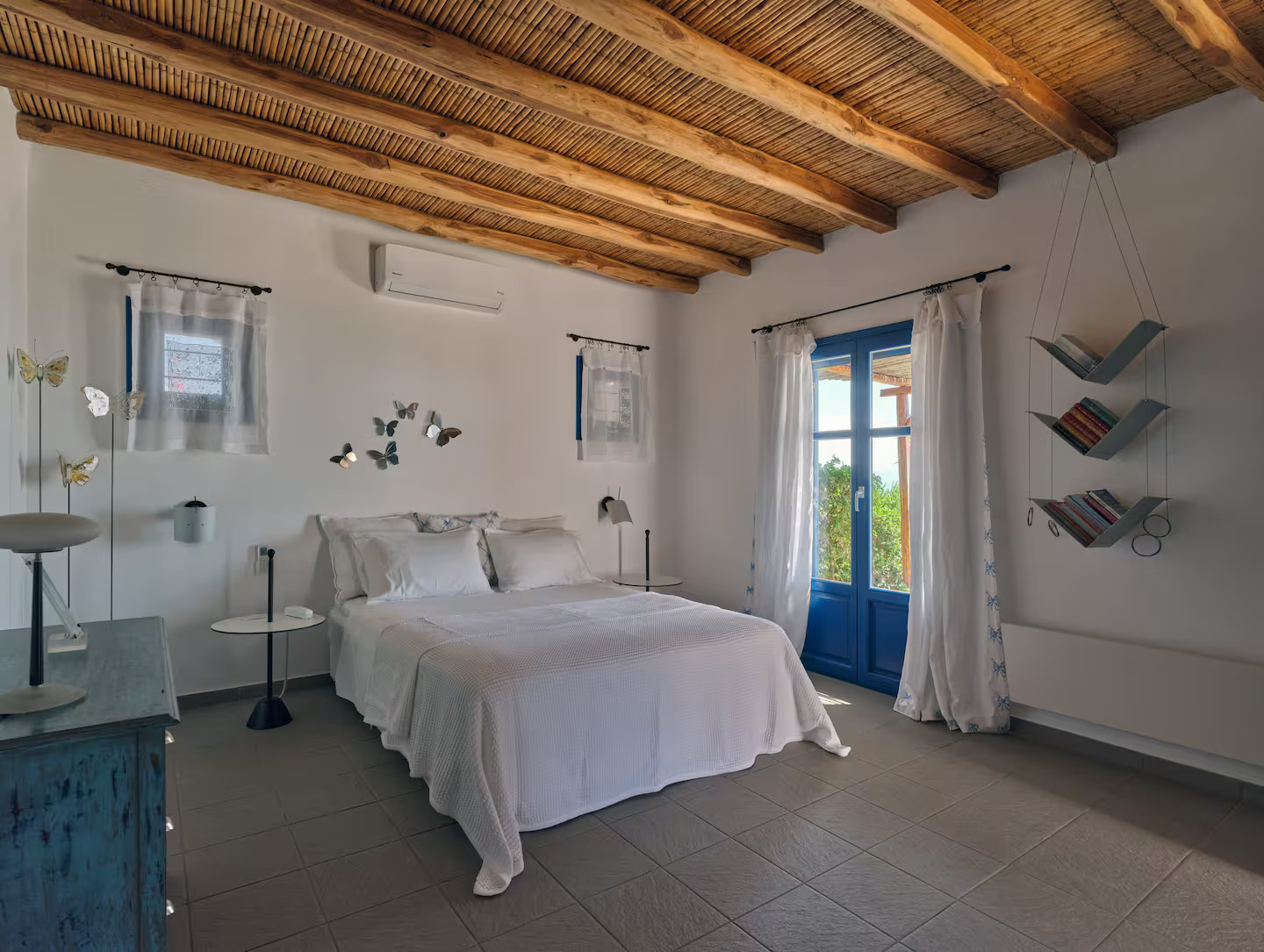 chambre avec poutres villa Agnanti