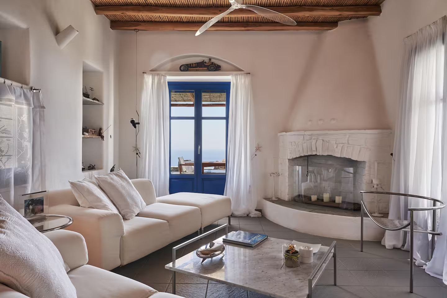 salon maison avec piscine à Paros villa Agnanti