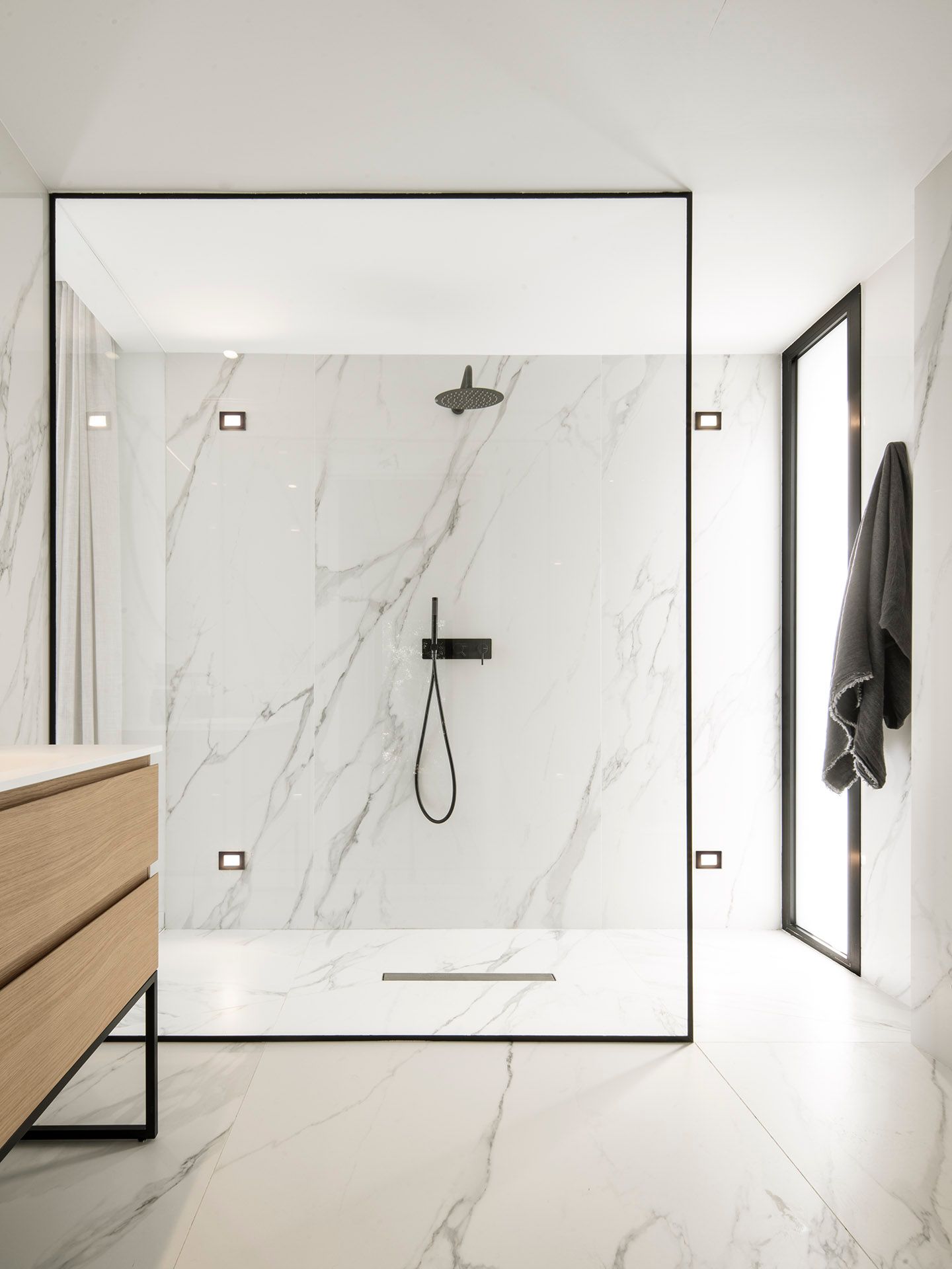salle de bain marbre blanc