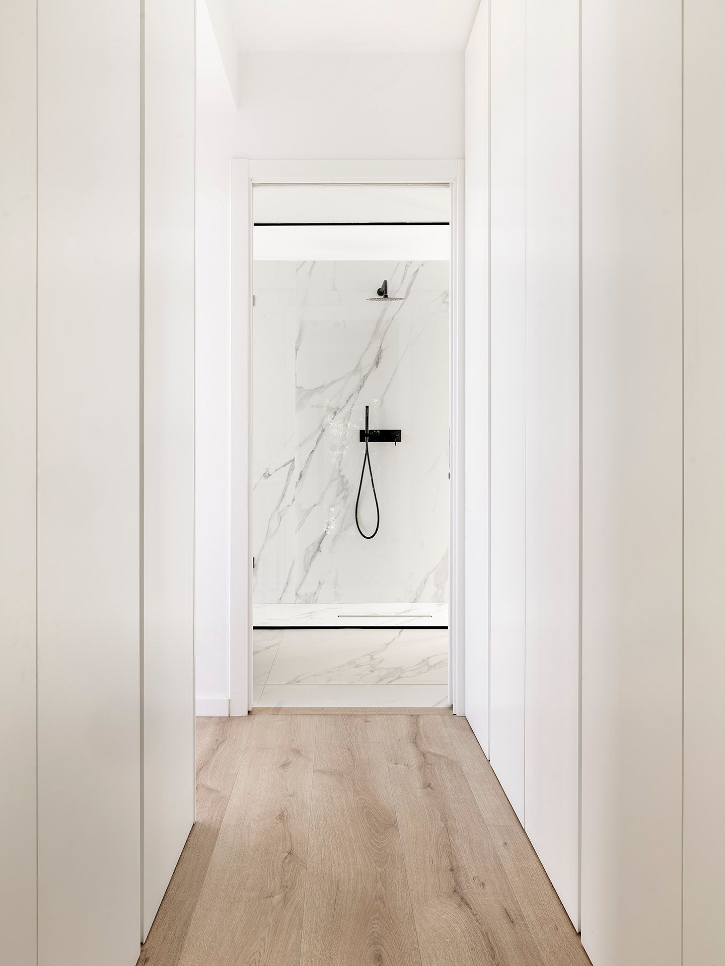 salle de bain marbre blanc
