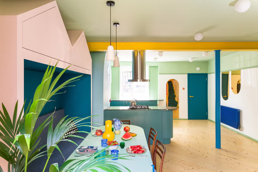 cuisine et salle à manger décoration contemporaine en couleurs vives