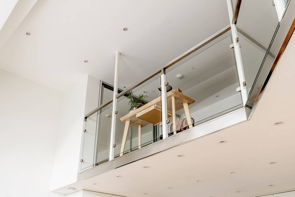 mezzanine garde-corps vitré deux-pièces duplex