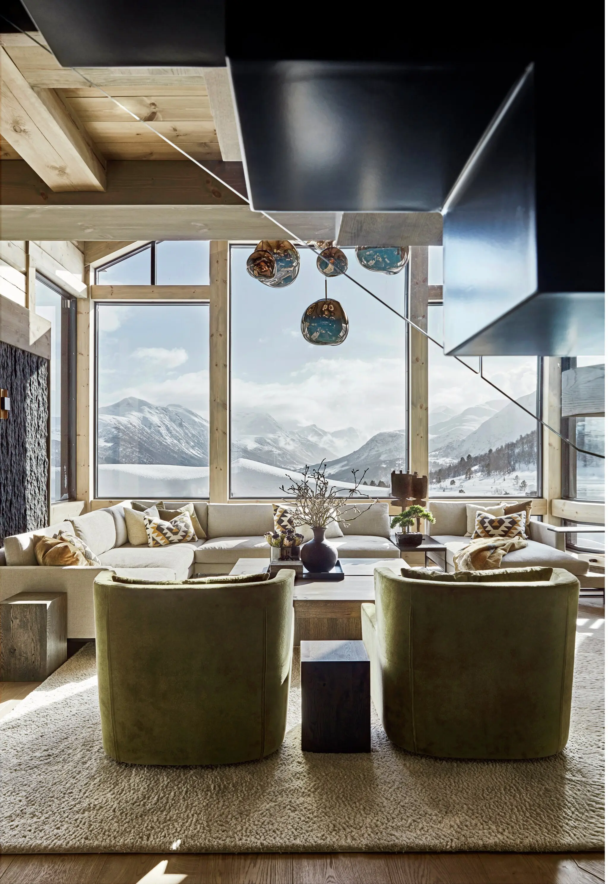 salon avec baie vitrée décoration contemporaine grande maison à la montagne salon avec baie vitrée décoration contemporaine grande maison à la montagne