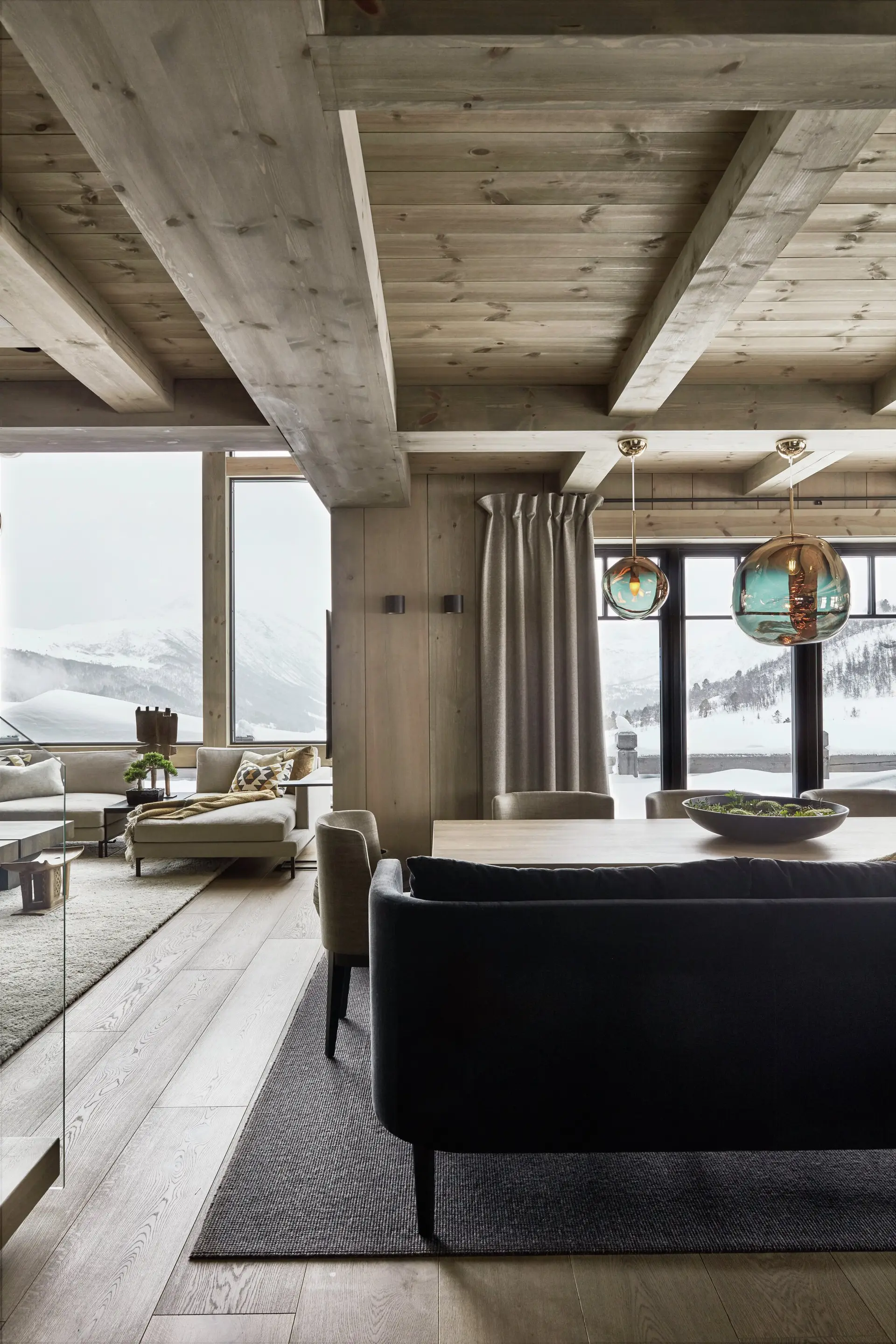 salon avec baie vitrée décoration contemporaine grande maison à la montagne salon avec baie vitrée décoration contemporaine grande maison à la montagne